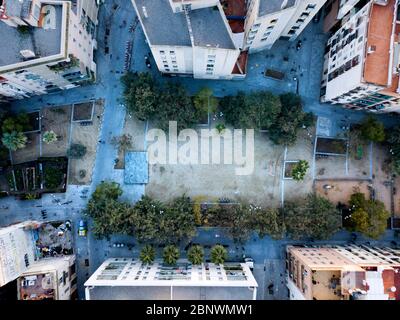 Fußballplatz in Jardins forat de la vergonya raval Nachbarschaft Luftaufnahme Barcelona Katalonien Spanien der Garten des Loches begann im Jahr 2000 von einem Stockfoto