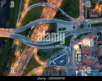 Knoten Road Luftaufnahme in Sant Adria de Besos und Besos Flussmündung Barcelona, Spanien Stockfoto