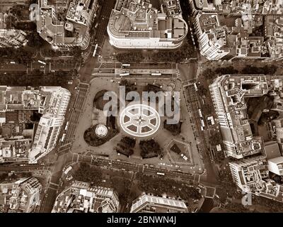 Luftaufnahme der Plaça de Catalunya oder des Katalonienplatzes ein Hauptplatz im Stadtzentrum von Barcelona, Katalonien Spanien. Plaça de Catalunya oder Plaza de Stockfoto