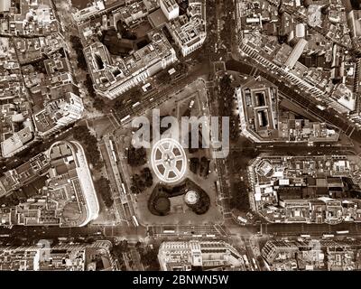 Luftaufnahme der Plaça de Catalunya oder des Katalonienplatzes ein Hauptplatz im Stadtzentrum von Barcelona, Katalonien Spanien. Plaça de Catalunya oder Plaza de Stockfoto