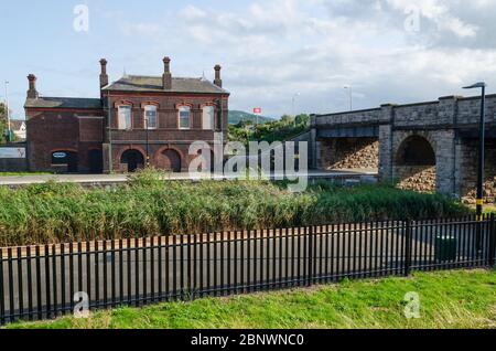 Pensarn, Abergele, UK: 19. Aug 2019: Der Bahnhof Abergele und Pensarn liegt auf der Hauptstrecke zwischen Chester und Holyhead. Stockfoto