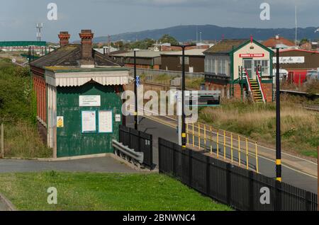 Pensarn, Abergele, UK: 19. Aug 2019: Der Bahnhof Abergele und Pensarn liegt auf der Hauptstrecke zwischen Chester und Holyhead. Stockfoto