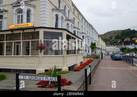 Llandudno, UK: 27. Aug 2019: Ein allgemeiner Blick auf Hotels an der Promenade von Llandudno. Stockfoto