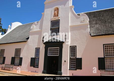 Hauptgebäude eines Weinguts, in Constantia, in der Nähe von Kapstadt, Südafrika, Afrika. Stockfoto