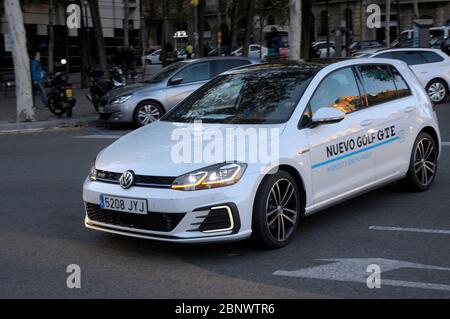 Elektrofahrzeuge im Umlauf in Barcelona Stadt Stockfoto