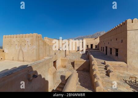 NAKHAL, OMAN - 29. NOVEMBER 2017: Blick auf das Fort Nakhal in Nakhal, Oman Stockfoto