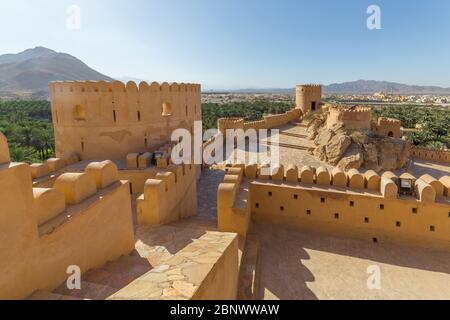 NAKHAL, OMAN - 29. NOVEMBER 2017: Blick auf das Fort Nakhal in Nakhal, Oman Stockfoto