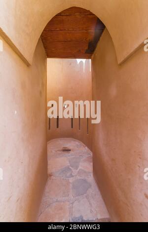 NAKHAL, OMAN - 29. NOVEMBER 2017: Blick auf das Fort Nakhal in Nakhal, Oman Stockfoto