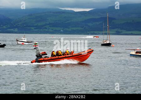 Beaumaris Rettungsboot Atlantic Class 85 auf Anglesey fährt die Menai-Straße am Rettungsboot Tag 2 Juni 2018 Stockfoto