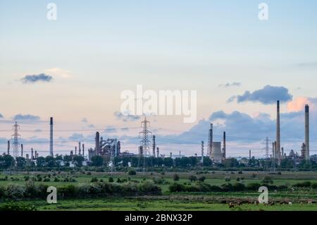 Stanlow Ölraffinerie in der Nähe von Ellesmere Port, Cheshire UK - Industrie Industrie Industrie essar Energie Öl Rohöl Petrochemie Stockfoto