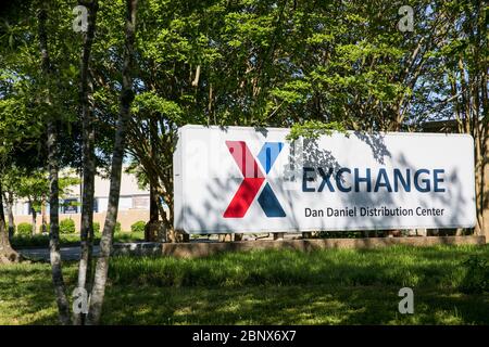 Ein Logo-Schild vor einer Einrichtung, die am 2. Mai 2020 vom Army & Air Force Exchange Service in Newport News, Virginia besetzt wurde. Stockfoto