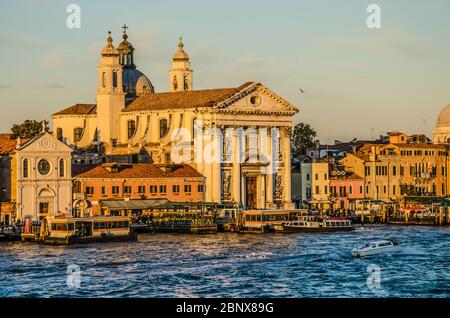 Santa Maria del Rosario (St. Maria vom Rosenkranz), allgemein bekannt als ich Gesuati, ist eine Dominikanische Kirche aus dem 18. Jahrhundert in der Sestiere von Dorsoduro Stockfoto