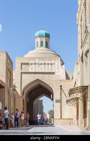 BUCHARA, USBEKISTAN - 27. AUGUST 2016: Blick auf Buchara - Buxoro, die heiligste Stadt Zentralasiens, in Usbekistan. Stockfoto