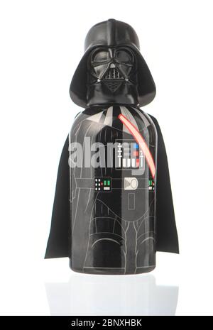 Starwars basierte Neuheit Bubble Bad geformt wie Charaktere aus dem Film. Darth Vader isoliert auf weißem Hintergrund. Stockfoto