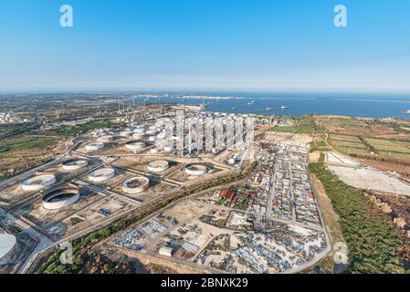 Industriegebiet in Syrakus Sizilien, Luftaufnahme Stockfoto