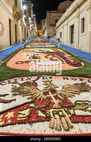 Noto, Sizilien/Italien - Mai 19 2018: Das Blumenfest von Noto in Sizilien Stockfoto