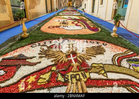 Noto, Sizilien/Italien - Mai 19 2018: Das Blumenfest von Noto in Sizilien Stockfoto