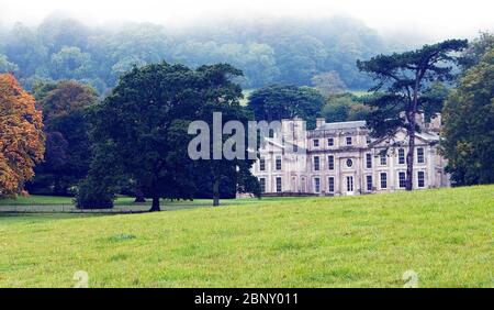 Wir nähern uns Appuldurcombe House vom Capability Brown Park Stockfoto