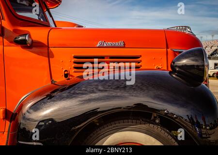 Daytona Beach, FL / USA- 24. November 2018: Restaurierter oranger und schwarzer 1941 Plymouth PT-125 Pickup Truck beim Herbst 2018 Daytona Turkey Run. Stockfoto
