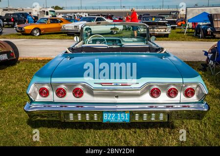 Daytona Beach, FL / USA- 24. November 2018: 1963 Chevrolet Impala SS Cabriolet beim Herbst 2018 Daytona Turkey Run. Stockfoto