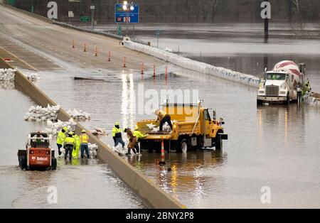 2016 Überflutung in Arnold, Missouri USA entlang des Meramec Flusses bei St. Louis. Stockfoto