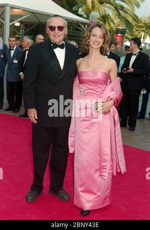 CANNES, FRANKREICH. Mai 1997: Schauspieler Dennis Hopper & Ehefrau Victoria Duffy bei den 50. Filmfestspielen von Cannes. Foto © Paul Smith/Featureflash Stockfoto
