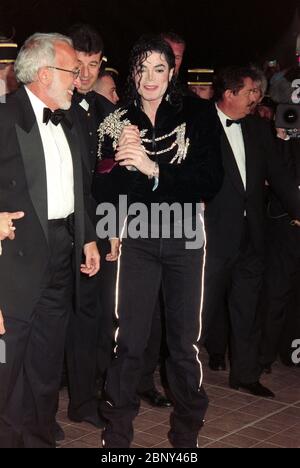 CANNES, FRANKREICH. Mai 1997: Pop-Superstar Michael Jackson bei den 50. Filmfestspielen von Cannes. Foto © Paul Smith/Featureflash Stockfoto