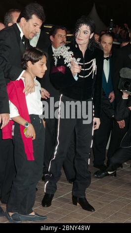 CANNES, FRANKREICH. Mai 1997: Pop-Superstar Michael Jackson bei den 50. Filmfestspielen von Cannes. Foto © Paul Smith/Featureflash Stockfoto