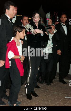 CANNES, FRANKREICH. Mai 1997: Pop-Superstar Michael Jackson bei den 50. Filmfestspielen von Cannes. Foto © Paul Smith/Featureflash Stockfoto