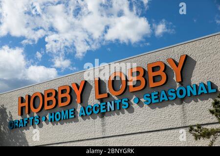 Ein Logo-Schild vor einem Hobby Lobby-Einzelhandelsgeschäft in Libanon, Pennsylvania am 4. Mai 2020. Stockfoto