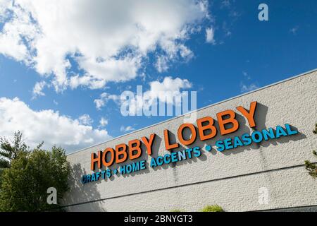 Ein Logo-Schild vor einem Hobby Lobby-Einzelhandelsgeschäft in Libanon, Pennsylvania am 4. Mai 2020. Stockfoto