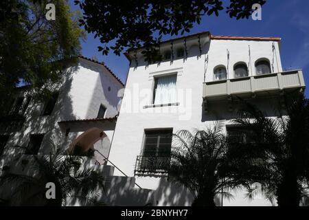 West Hollywood, Kalifornien, USA 16. Mai 2020 EIN allgemeiner Blick auf die Atmosphäre der ehemaligen Residenz von Montgomery Clift, Elizabeth Taylor, Marilyn Monroe und James Dean in El Pasadero in der 1330 N. Harper Avenue am 16. Mai 2020 in West Hollywood, Kalifornien, USA. Foto von Barry King/Alamy Stock Photo Stockfoto