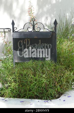 West Hollywood, Kalifornien, USA 16. Mai 2020 EIN allgemeiner Blick auf die Atmosphäre der ehemaligen Residenz von Montgomery Clift, Elizabeth Taylor, Marilyn Monroe und James Dean in El Pasadero in der 1330 N. Harper Avenue am 16. Mai 2020 in West Hollywood, Kalifornien, USA. Foto von Barry King/Alamy Stock Photo Stockfoto