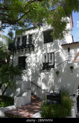 West Hollywood, Kalifornien, USA 16. Mai 2020 EIN allgemeiner Blick auf die Atmosphäre der ehemaligen Residenz von Montgomery Clift, Elizabeth Taylor, Marilyn Monroe und James Dean in El Pasadero in der 1330 N. Harper Avenue am 16. Mai 2020 in West Hollywood, Kalifornien, USA. Foto von Barry King/Alamy Stock Photo Stockfoto