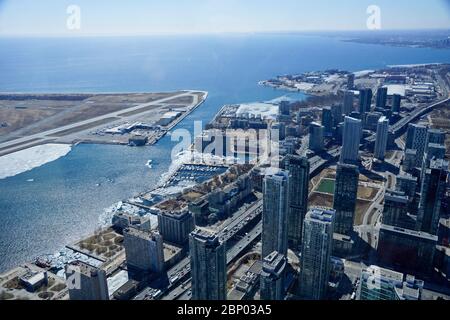 Toronto Kanada - 24. März 2015 - Blick auf die Innenstadt von Toronto vom CN Tower Stockfoto