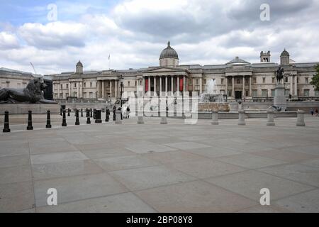 London, Großbritannien. Mai 2020. Tag 54 der Lockdown, in London. Heute Mittag ist es ein sehr ruhiger Trafalgar Square. Dies ist das erste Wochenende einer leichten Lockerung der Lockdown in England, da die Botschaft der Regierung jetzt "ruhig" statt "daheim" ist. Jetzt sind Sie in der Lage, mehr zu gehen, Golf zu spielen, Angeln zu gehen, und besuchen Gartencenter, aber soziale Distanzierungsmaßnahmen sollten noch beibehalten werden. Das Land wurde aufgrund der COVID-19-Pandemie des Coronavirus gesperrt. COVID-19 Coronavirus Lockdown, Peterborough, Großbritannien, am 16. Mai 2020 Credit: Paul Marriott/Alamy Live News Stockfoto