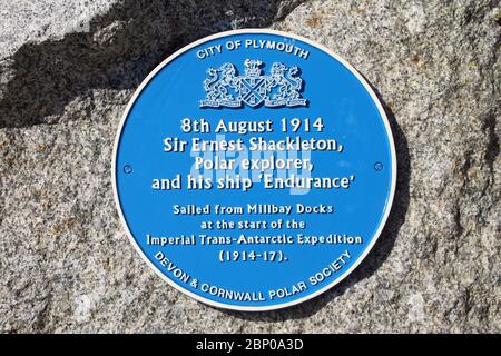 Ernest Shackelton Blue Plakette in Millbay Docks Plymouth zum Gedenken an die Segeltour auf Endurance im August 1914 Stockfoto