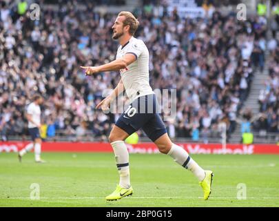 LONDON, ENGLAND - 28. SEPTEMBER 2019: Harry Kane von Tottenham feiert, nachdem er 2019/20 im Tottenham Hotspur Stadium das Siegtreffer erzielt hatte. Stockfoto