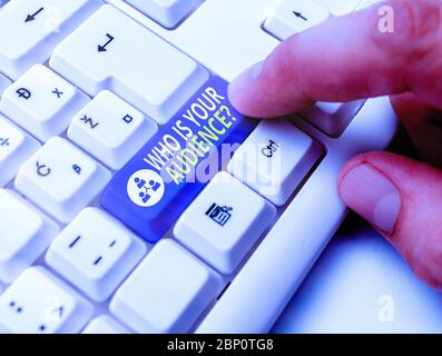 Konzeptionelle Handschrift zeigt, wer ist Ihr Publikum. Begriff Sinne wer beobachtet oder Abhören Stockfoto