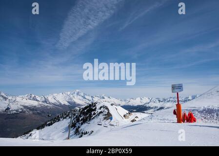 Perfekte Schneeverhältnisse im Skigebiet Belle Plagne in Savoie, Frankreich Stockfoto