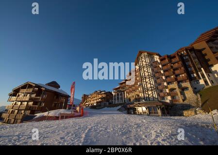 Perfekte Schneeverhältnisse im Skigebiet Belle Plagne in Savoie, Frankreich Stockfoto