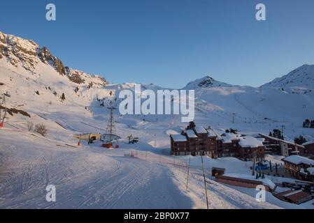 Perfekte Schneeverhältnisse im Skigebiet Belle Plagne in Savoie, Frankreich Stockfoto