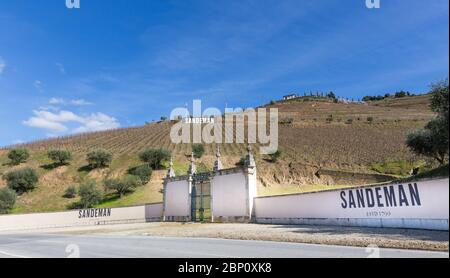 TABUACO, PORTUGAL - 26. FEBRUAR 2017: Quinta do Seixo Weinzentrum von Sandeman, im Herzen des Douro-Tals, mit einem erstaunlichen Blick über die Ri Stockfoto