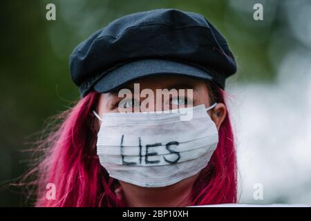 Bilder von einem Protestierenden, der in Glasgow Green gegen die Sperrung der Coronavirus-Pandemie demonstrierte. Stockfoto