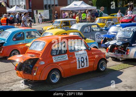 Fiat Rennwagen in der Toskana bei den Del Chianti Rennen Hill Event, Italien, Europa Stockfoto