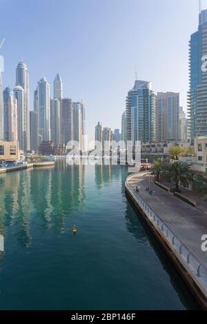 Blick auf hohe Gebäude in Dubai Marina, Dubai, Vereinigte Arabische Emirate, Naher Osten Stockfoto