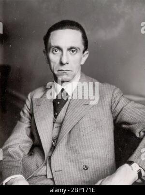 Joseph Goebbels , Heinrich Hoffmann fotografiert 1933 Adolf Hitlers offizieller Fotograf und Nazi-Politiker und Verleger, der Mitglied des intime Kreises Hitlers war. Joseph Goebbels Stockfoto