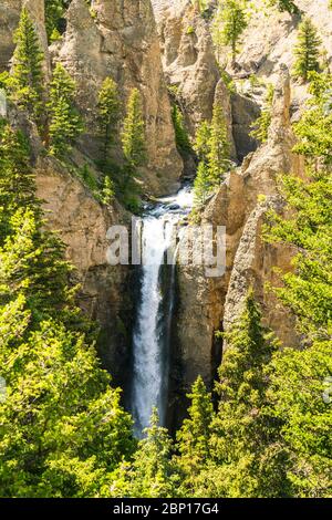 Tower Fall an dem Tag in der Sommersaison, Yellowstone Nationalpark, Wyoming.us a. Stockfoto