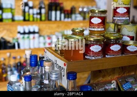 Eine breite Palette von typischen Produkten finden Sie in Die zentrale Markthalle in Chania Stockfoto