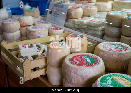 Eine breite Palette von typischen Produkten finden Sie in Die zentrale Markthalle in Chania Stockfoto